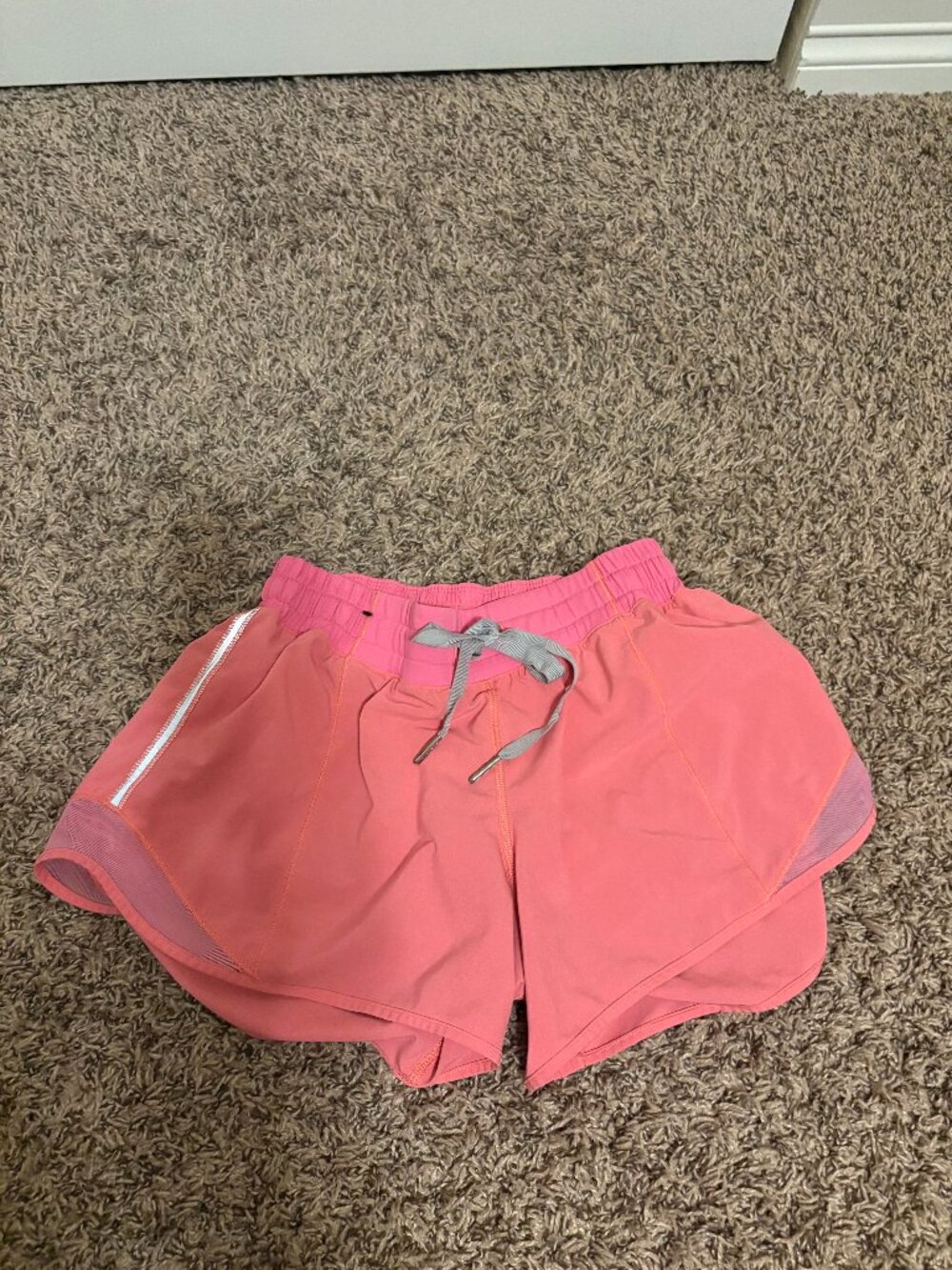 Lululemon Hotty Hot Shorts Size 6 Pink Pocket Elastic Waist Ribbon Drawstring